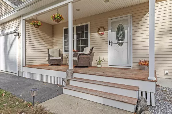 Hollis, ME 04042,61 Highland RDG