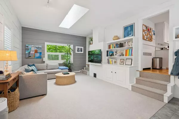 Cape Elizabeth, ME 04107,293 Fowler RD