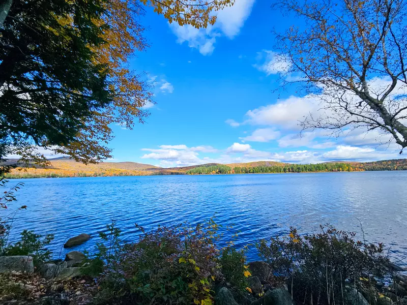 169 West Shore RD, Farmington, ME 04938