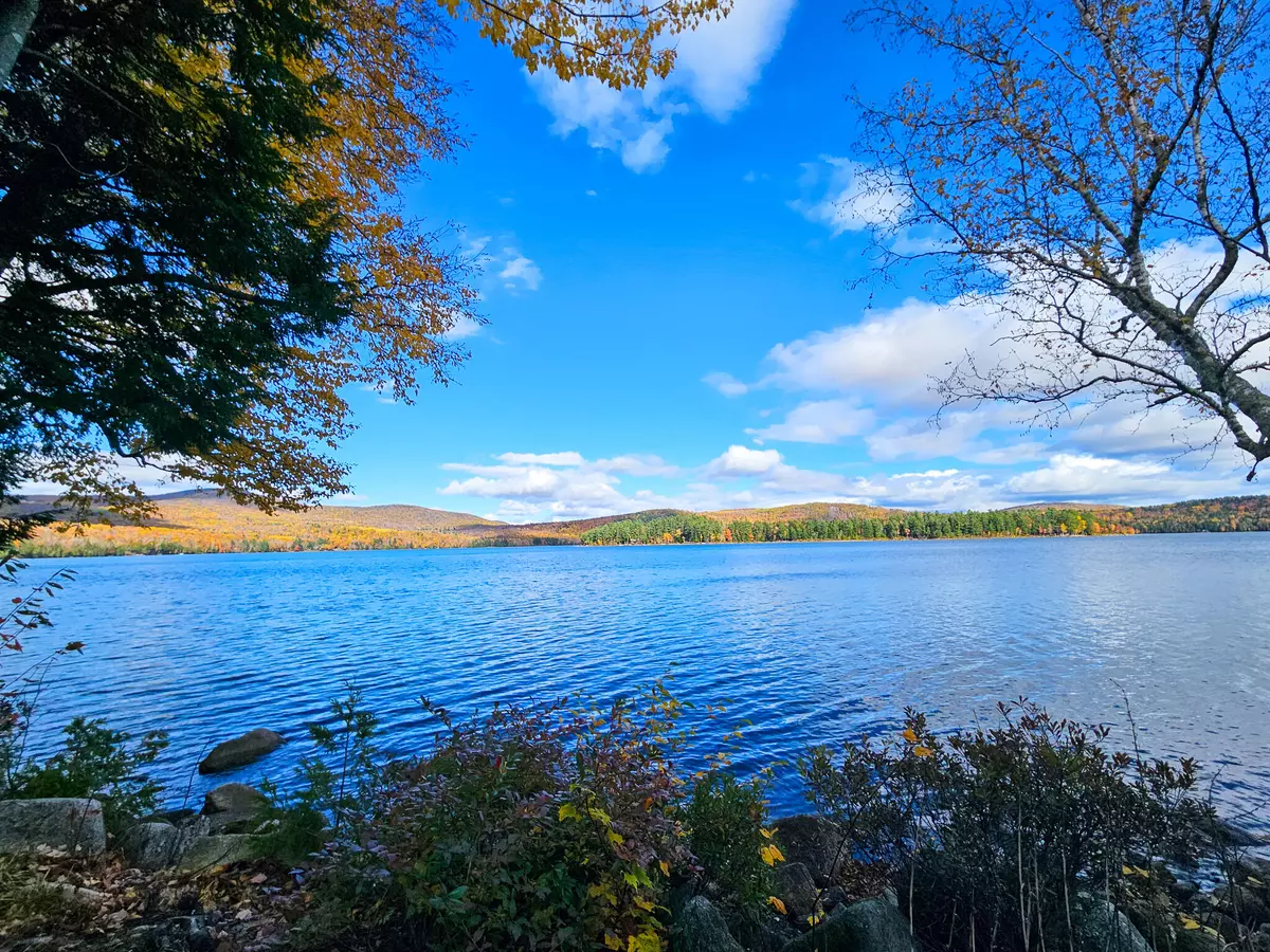 Farmington, ME 04938,169 West Shore RD