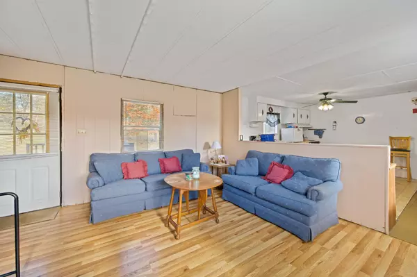 Charleston, ME 04422,462 Charleston RD