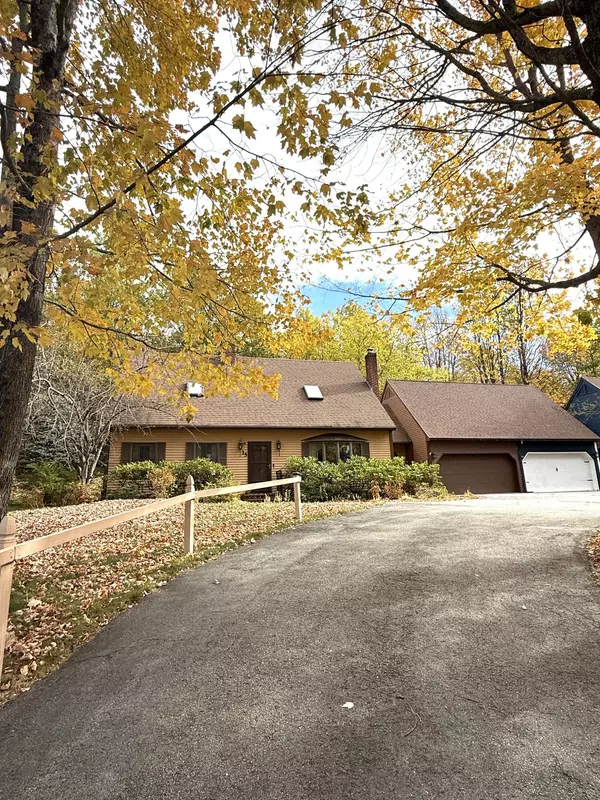 Auburn, ME 04210,15 Country Club DR