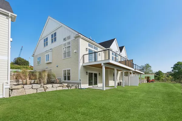 Saco, ME 04072,9 Isle AVE #102