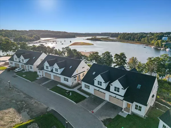 Saco, ME 04072,9 Isle AVE #102