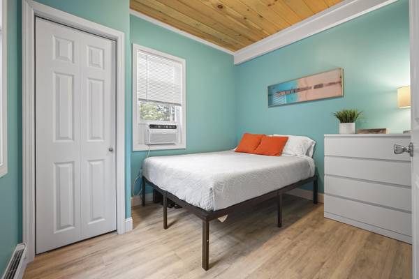 113-115 Saco AVE, Old Orchard Beach, ME 04064