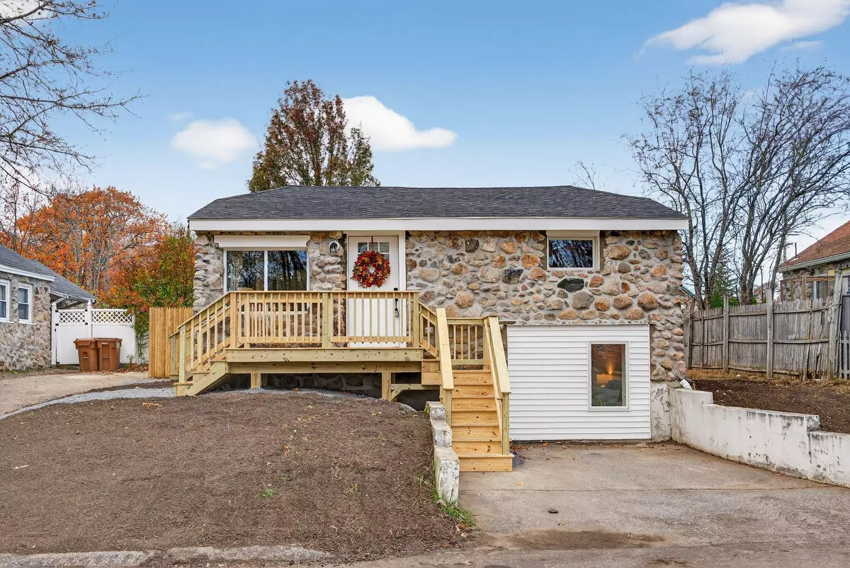 Saco, ME 04072,22 James ST