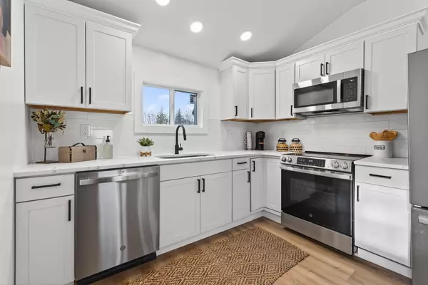 Saco, ME 04072,22 James ST