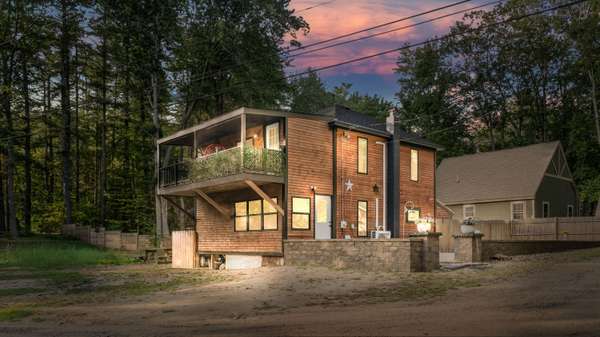 41 Sunny LN, Sanford, ME 04073