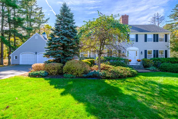 Falmouth, ME 04105,2 Meadow Creek LN