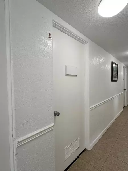 25 N Orlando #2-3, Cocoa Beach, FL 32931