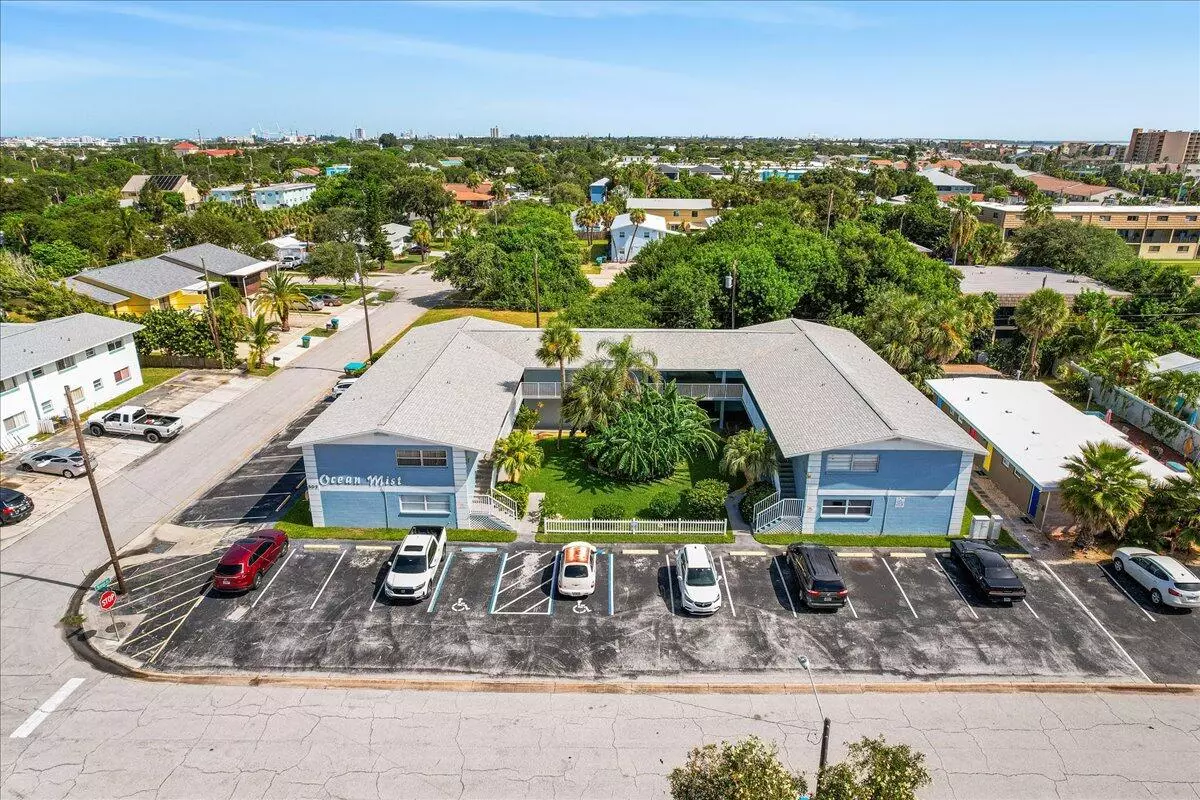 Cape Canaveral, FL 32920,302 Lincoln AVE #13