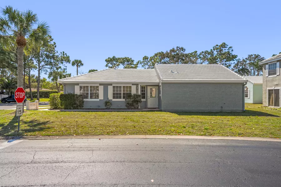 2006 Bluestem CIR NE, Palm Bay, FL 32905