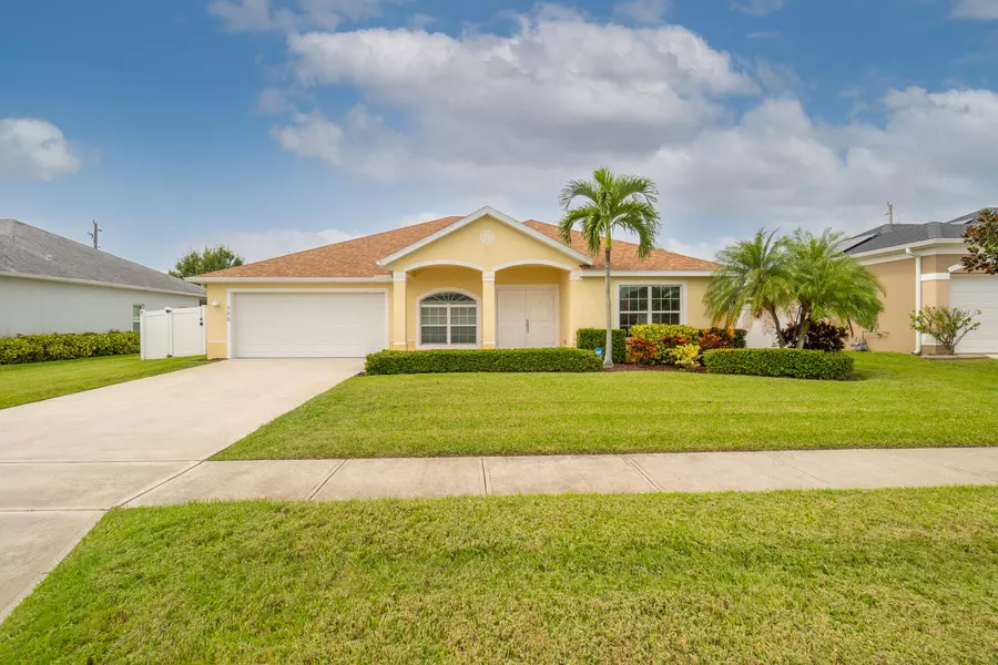 552 Glenbrook CIR, Rockledge, FL 32955