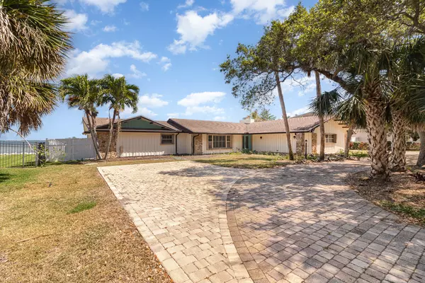 7920 S Tropical TRL, Merritt Island, FL 32952