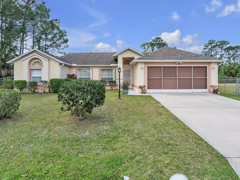 1570 Gardenton ST NW, Palm Bay, FL 32907