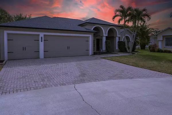 Merritt Island, FL 32953,703 Bantry CT