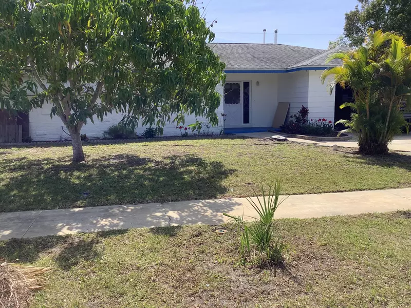 1570 Saturn ST, Merritt Island, FL 32953