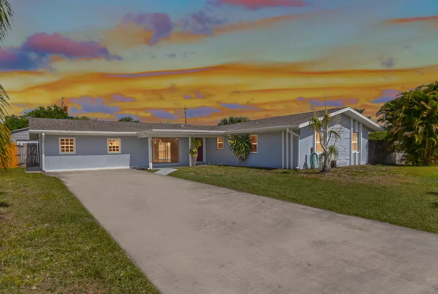 953 Bowing LN, Rockledge, FL 32955