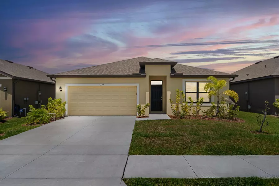 257 Bubbling LN NW, Palm Bay, FL 32907