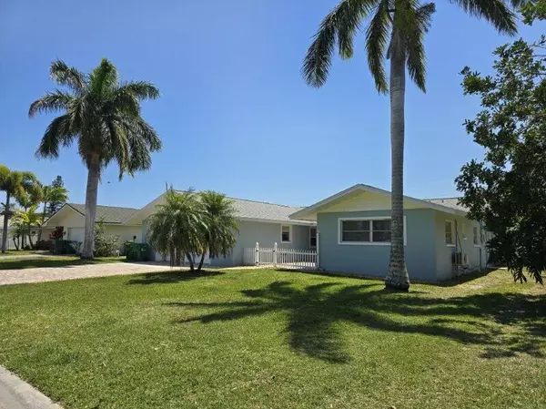 333 W Osceola LN, Cocoa Beach, FL 32931