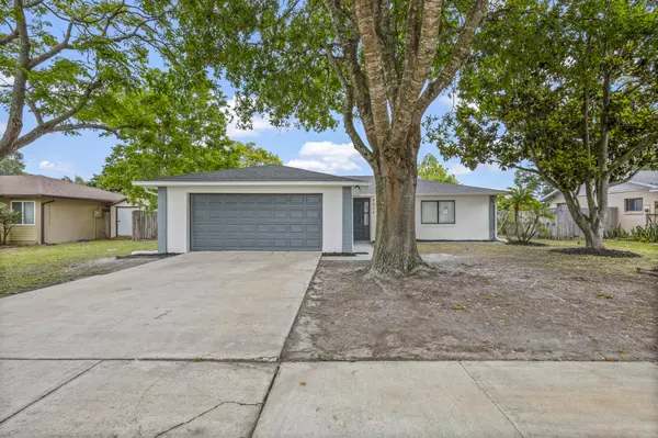 2013 Alexander DR, Titusville, FL 32796