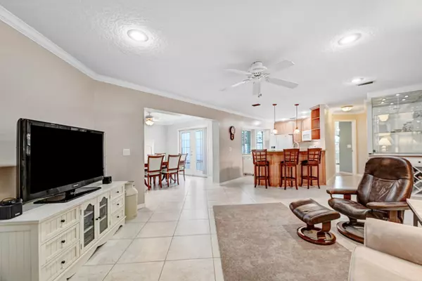 Melbourne, FL 32940,996 Villa DR