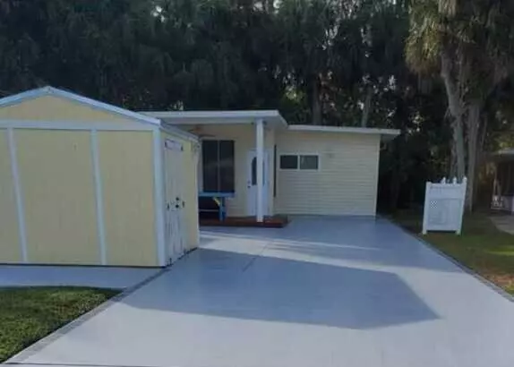 Titusville, FL 32780,196 Plantation DR #196