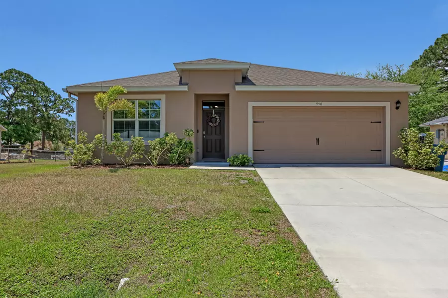 990 Albion ST NW, Palm Bay, FL 32907