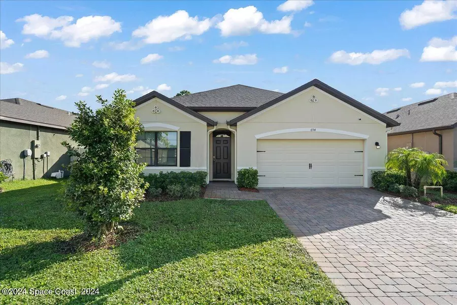 694 Old Country RD SE, Palm Bay, FL 32909