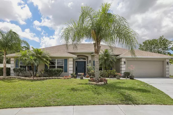 425 Pasto CIR SW, Palm Bay, FL 32908