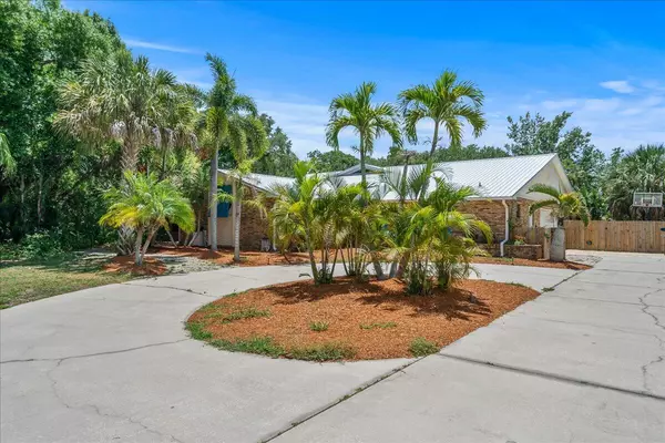 585 Hidden Creek DR, Merritt Island, FL 32952