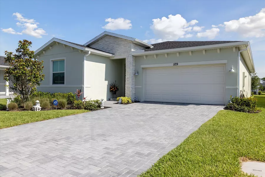 579 Veridian CIR NW, Palm Bay, FL 32907