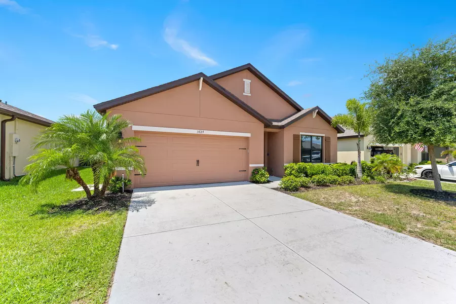 3727 Loggerhead LN, Mims, FL 32754