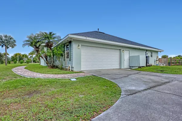 Palm Bay, FL 32909,320 Buckskin ST