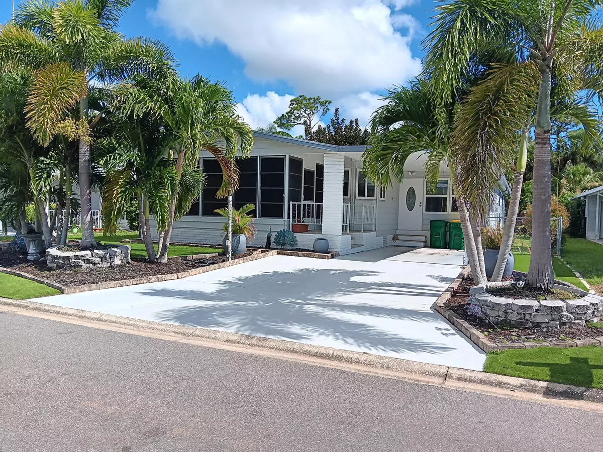 Barefoot Bay, FL 32976,208 Kiwi DR