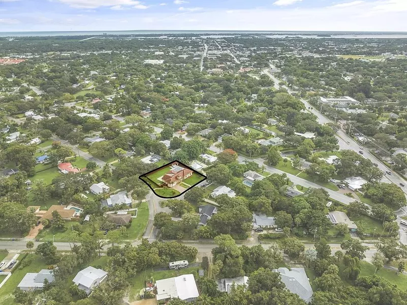 2206 Avilla AVE, Vero Beach, FL 32960