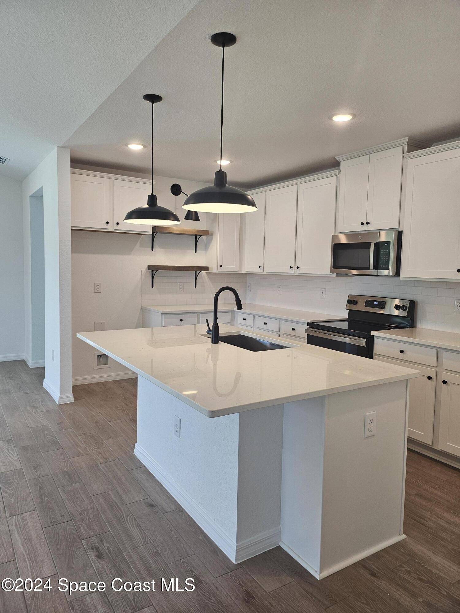 Palm Bay, FL 32909,655 Coconut ST SE