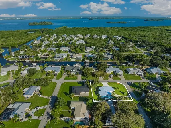 Vero Beach, FL 32962,474 22nd PL SE