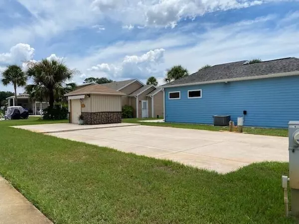 Titusville, FL 32796,1915 Payne Stewart DR #197