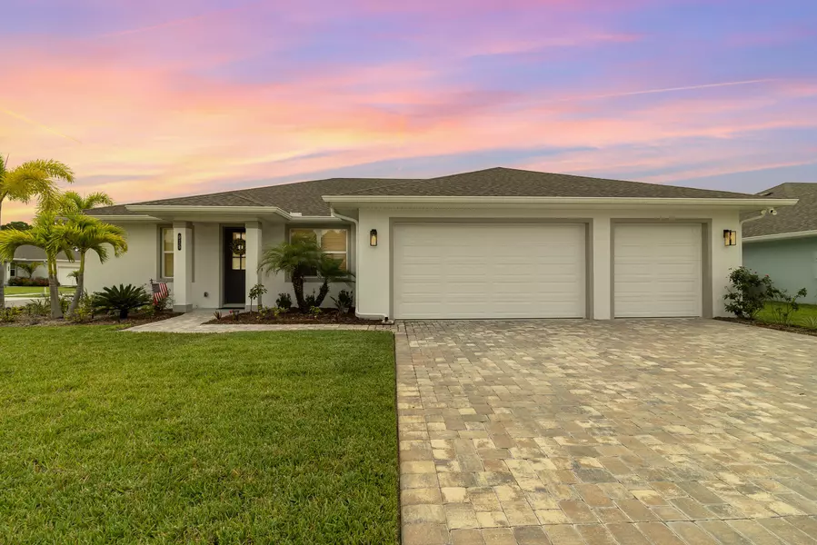 915 Captiva Island CIR SW, Palm Bay, FL 32908