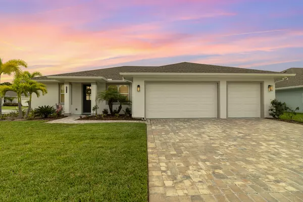 915 Captiva Island CIR SW, Palm Bay, FL 32908