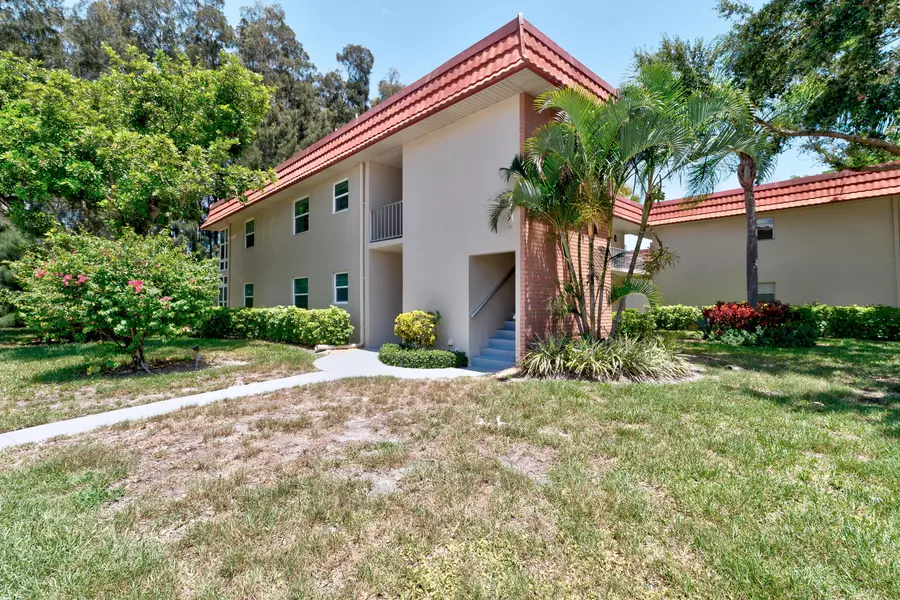 48 Woodland Dr. #207, Vero Beach, FL 32962