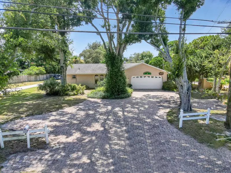 1461 Newfound Harbor DR, Merritt Island, FL 32952