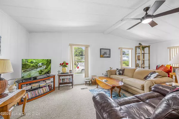 Barefoot Bay, FL 32976,215 Kiwi DR