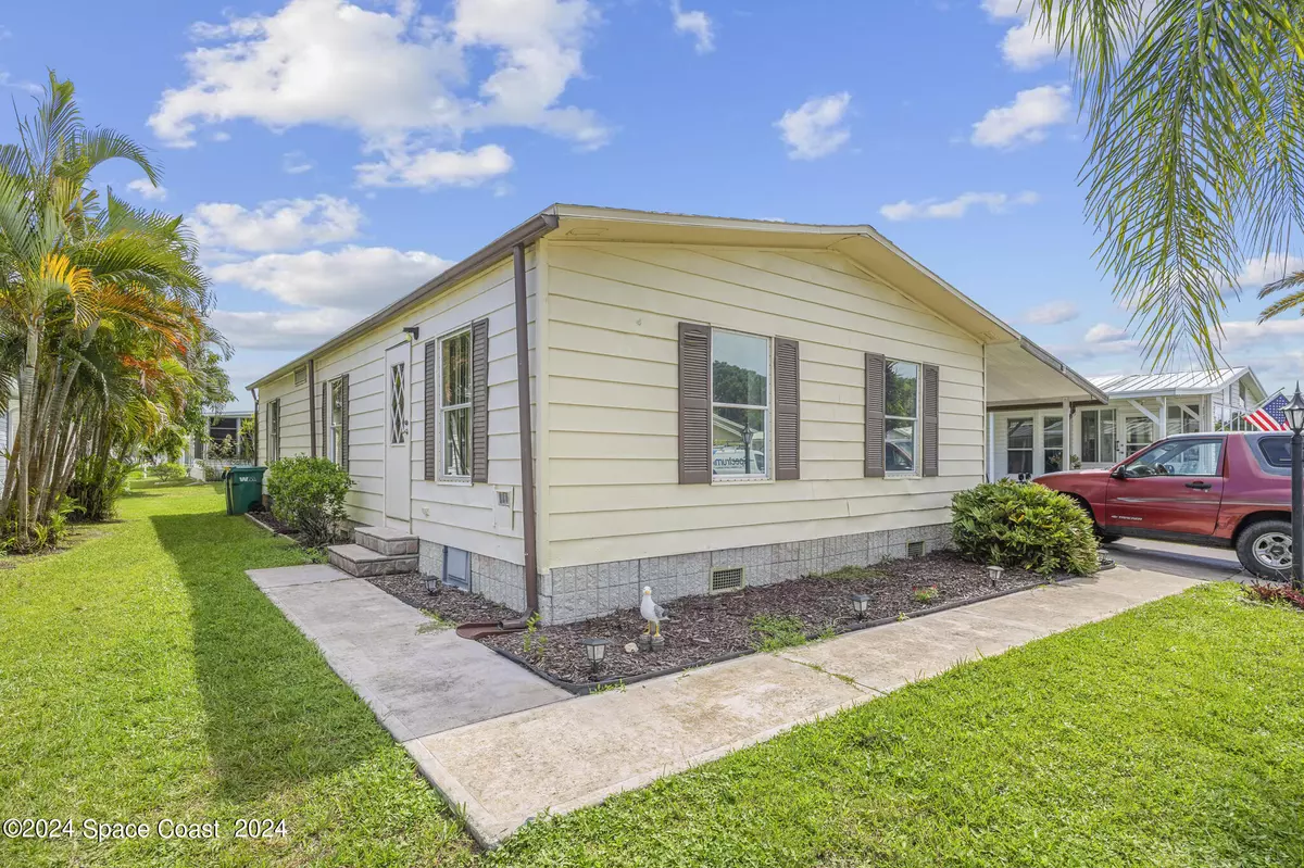 Barefoot Bay, FL 32976,215 Kiwi DR