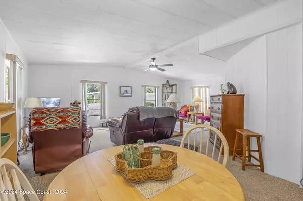 Barefoot Bay, FL 32976,215 Kiwi DR