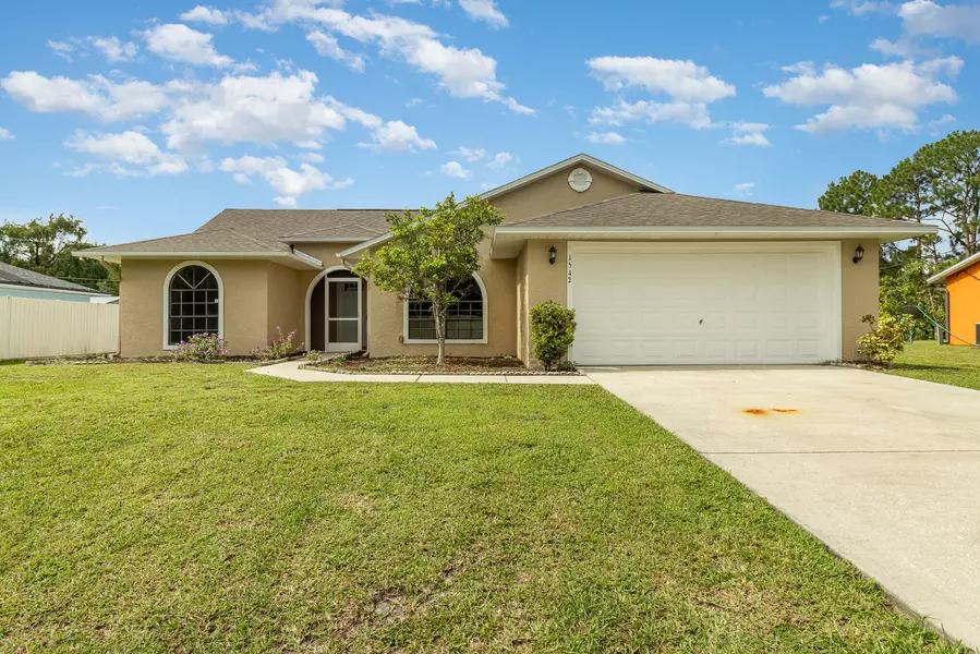 1542 Paisley ST NW, Palm Bay, FL 32907