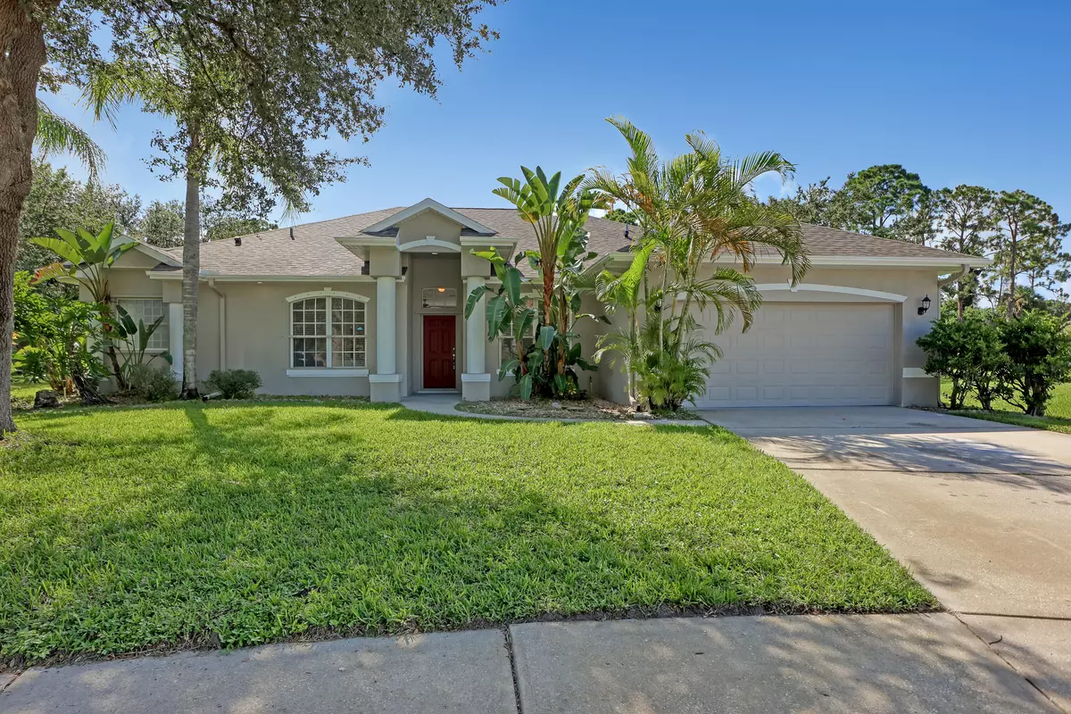 Palm Bay, FL 32909,996 SE Gardenbrook CT