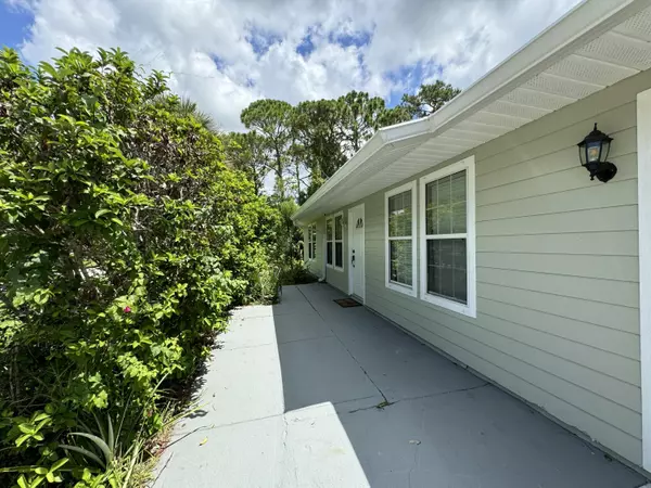 425 Tunis RD SW, Palm Bay, FL 32908