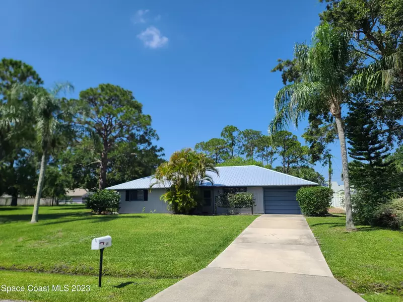 572 Avondale RD NE, Palm Bay, FL 32907